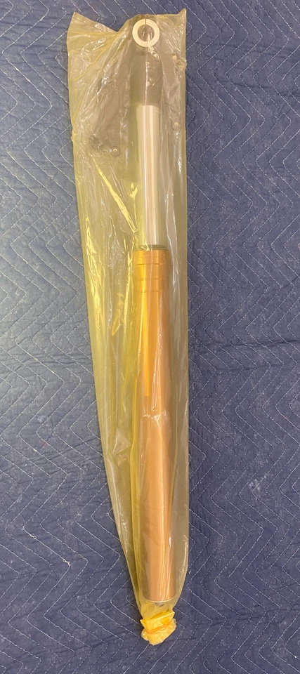 Conjunto de soporte Triumph TIGER, número de pieza derecho: T2041520 OEM NUEVO pieza de motocicleta Foto 3 de 4