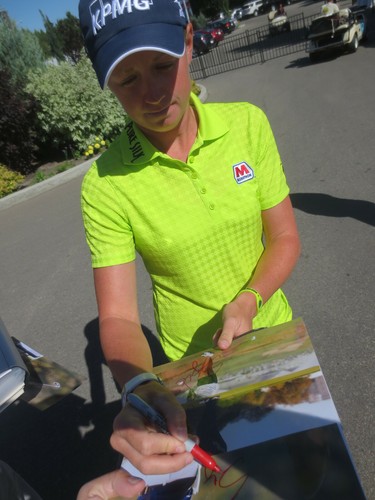 STACY LEWIS SIGNED LPGA GOLF 8x10 PHOTO #5 Autograph PROOF - Picture 2 of 2
