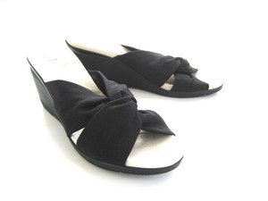 liz claiborne sandals outlet
