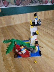 Lego set 6265 Sabre Island "Pirates Theme " Released in 1989. 