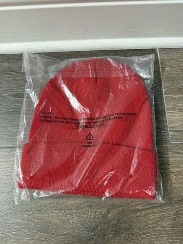 Jeffree Star rote Beanie Wintermütze nie getragen mit Herzen Logo BRANDNEU VERSIEGELT - Bild 2 von 2