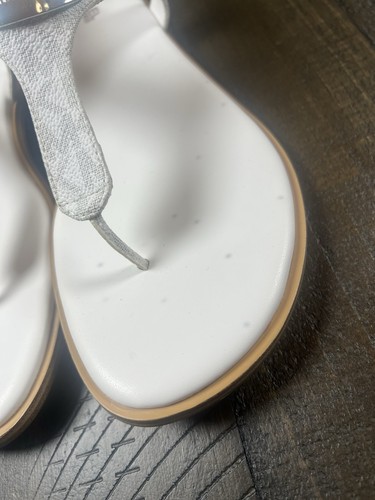 Michael Kors Plate Thong Sandals, White, Size 8.5 - Picture 5 of 9