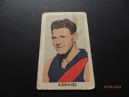 1948 KORNIES VICTORIAN FOOTBALLERS - A SERIES OF 64 - Select card from menu - Picture 2 of 29