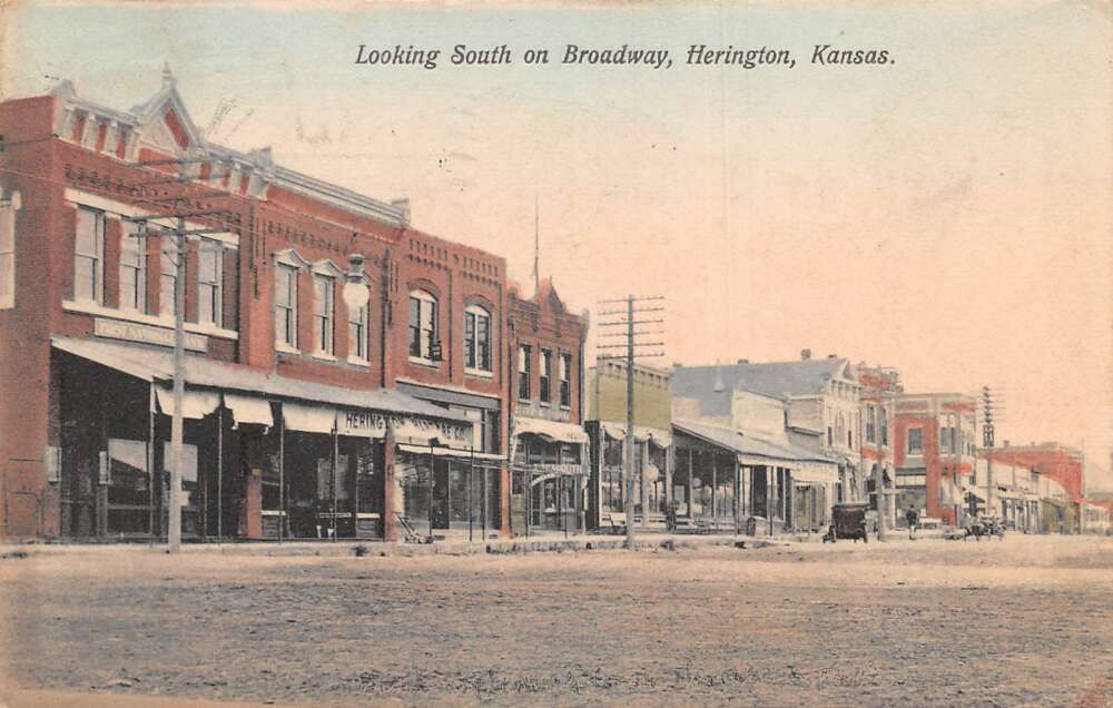 Herington Kansas Broadway Looking South Vintage Postcard