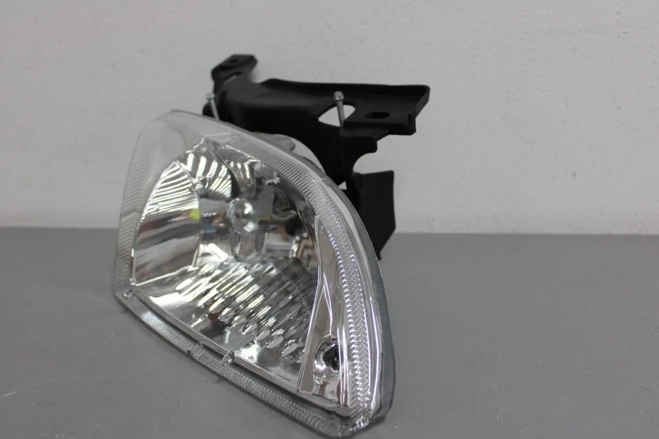 2000 2002 CHEVROLET CAVALIER RIGHT SIDE HEADLIGHT - Image 3 of 4
