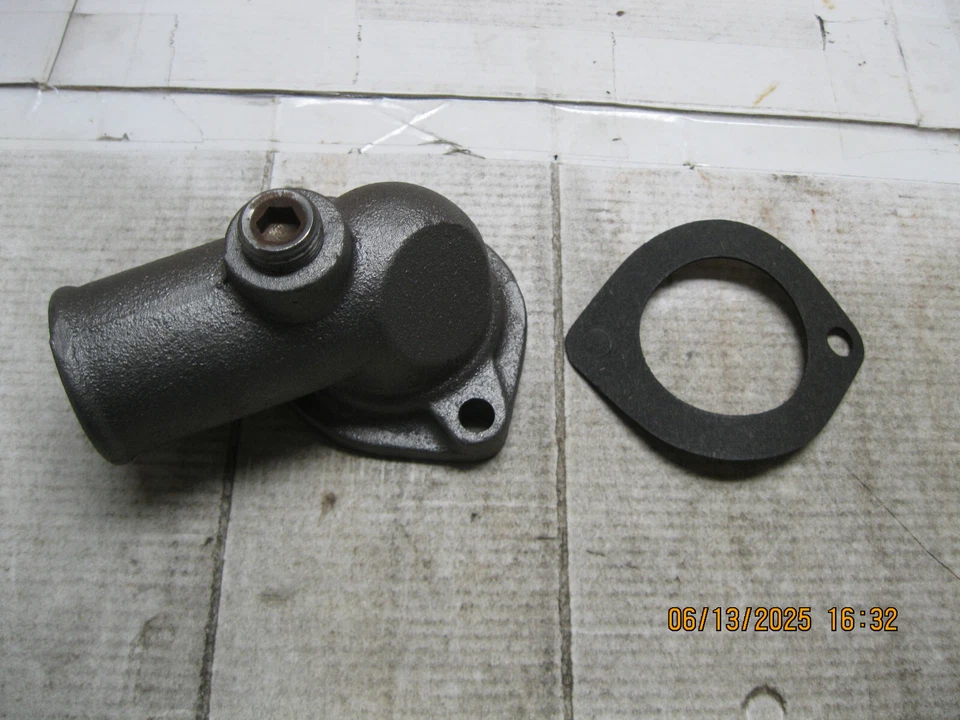 Engine Coolant Water Outlet 4 Seasons 84859 Foto 2 de 4