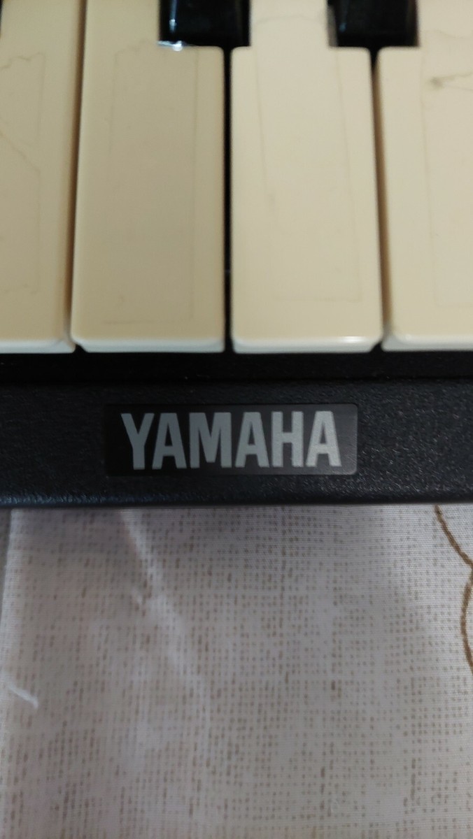 Vintage Yamaha PSR-190 61 Key Piano Keyboard with AC Adapter