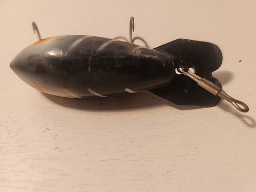 BOMBER BAIT CO Fishing Lure TOP BOMBER Blk White Ribs Wood Topwater 3.25" W/BOX - Picture 4 of 11