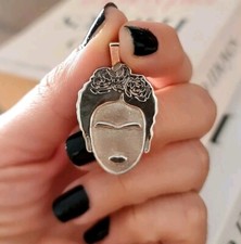Colgante Frida Kahlo - Plata 925 Inspirado en la Icónica Frida - Solo Dije