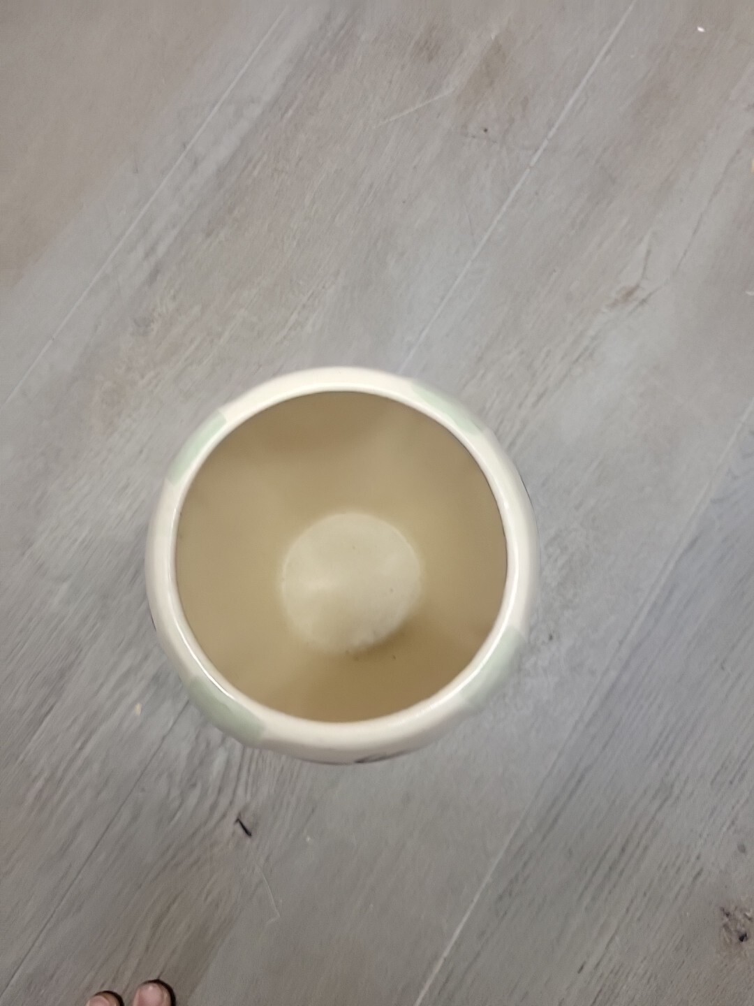 ROYAL HAEGER TALL VASE WITH GREEN LEAF DESIGN 8 1/2" TALL