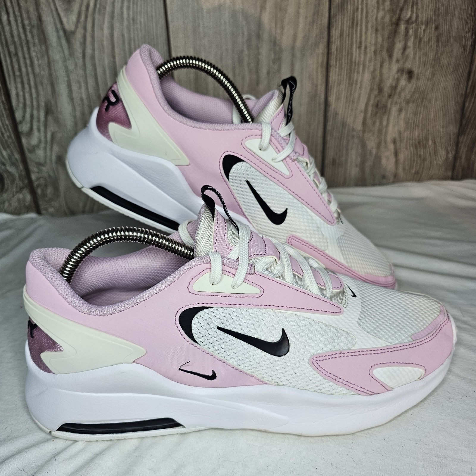 Size 11 White Pink Basketball Shoes