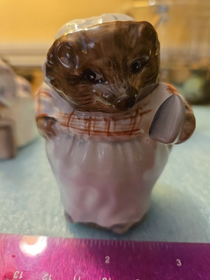 Vintage Beatrix Potter ''MRS. TIGGY WINKLE'' Figurine Frederick Warne & Co 1948