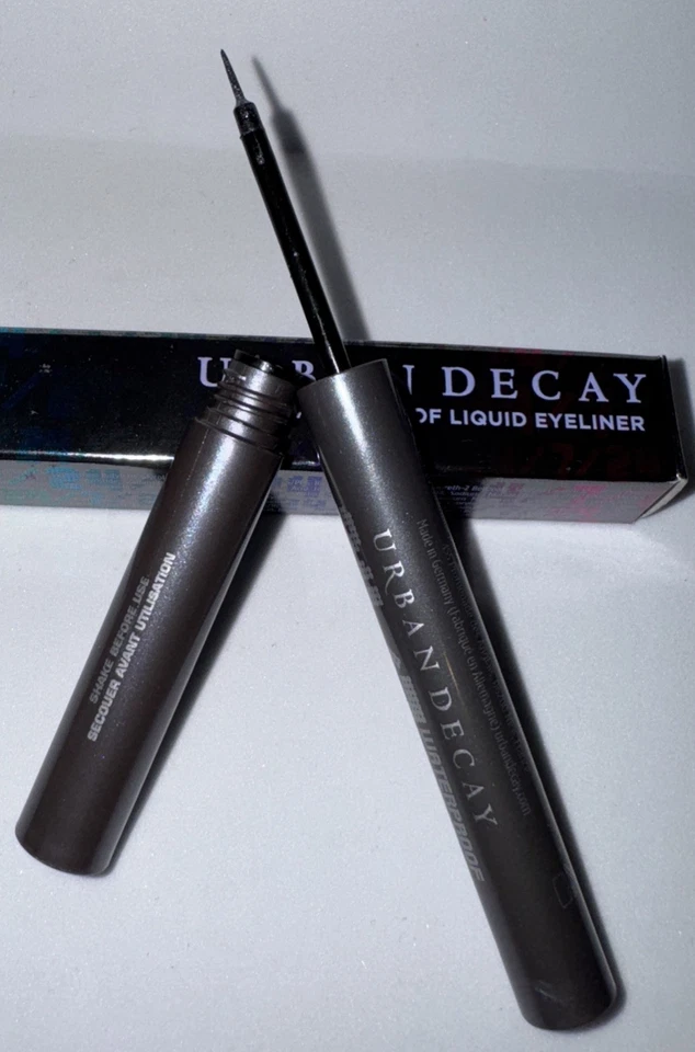 Urban Decay ~ Razor Sharp 长效眼线液 ~ 左轮手枪 ~ 0.05 盎司 ~ 全新 — 第 4/4 张图片