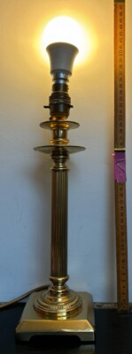 Vintage Messing Lampenfuß Beistelllampe Tischlampe Nachttischlampe hat eine leichte Neigung X 1