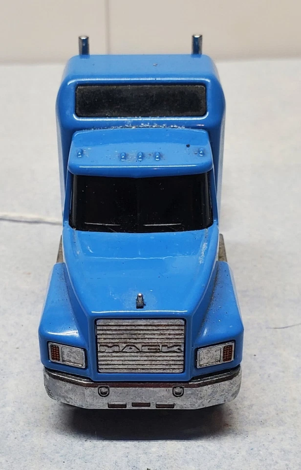 Penjoy CH600 Mack 半拖拉机带卧铺 Mack 卡车 — 第 3/4 张图片