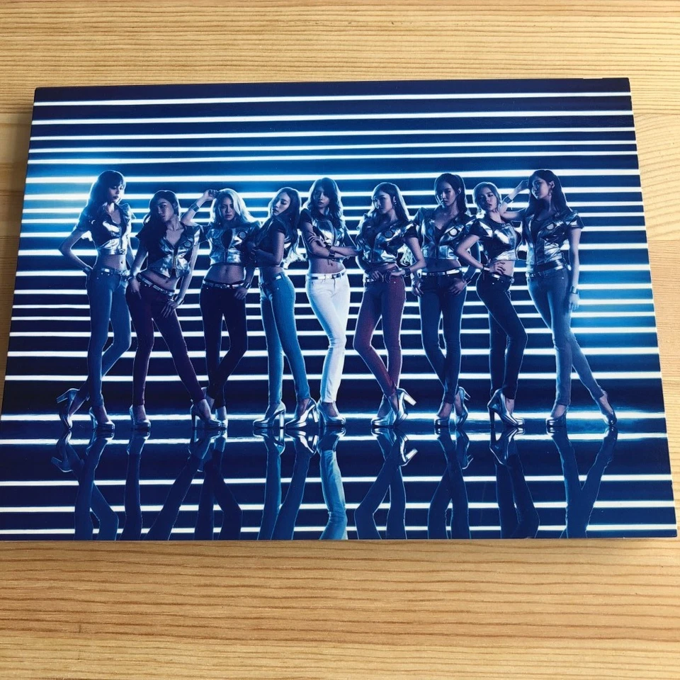 GIRLS GENERATION Galaxy Supernova JAPAN CD+DVD - Image 2 of 4