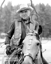 LORNE GREENE IN THE TV WESTERN SERIES "BONANZA" - 8X10 PUBLICITY PHOTO (BT-497)