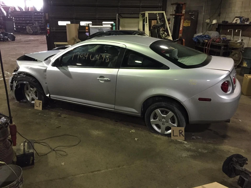 Cubierta de rueda usada se adapta a: Chevrolet Cobalt 2007 rueda de 15`` grado C Foto 2 de 4