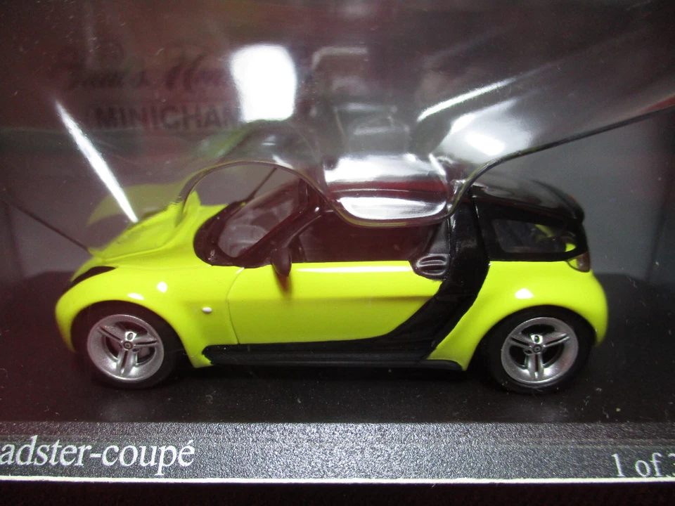 1/43 Scale Smart Roadster-Coupe 2003 Limited Edition Minichamps Diecast Car - Image 2 of 3