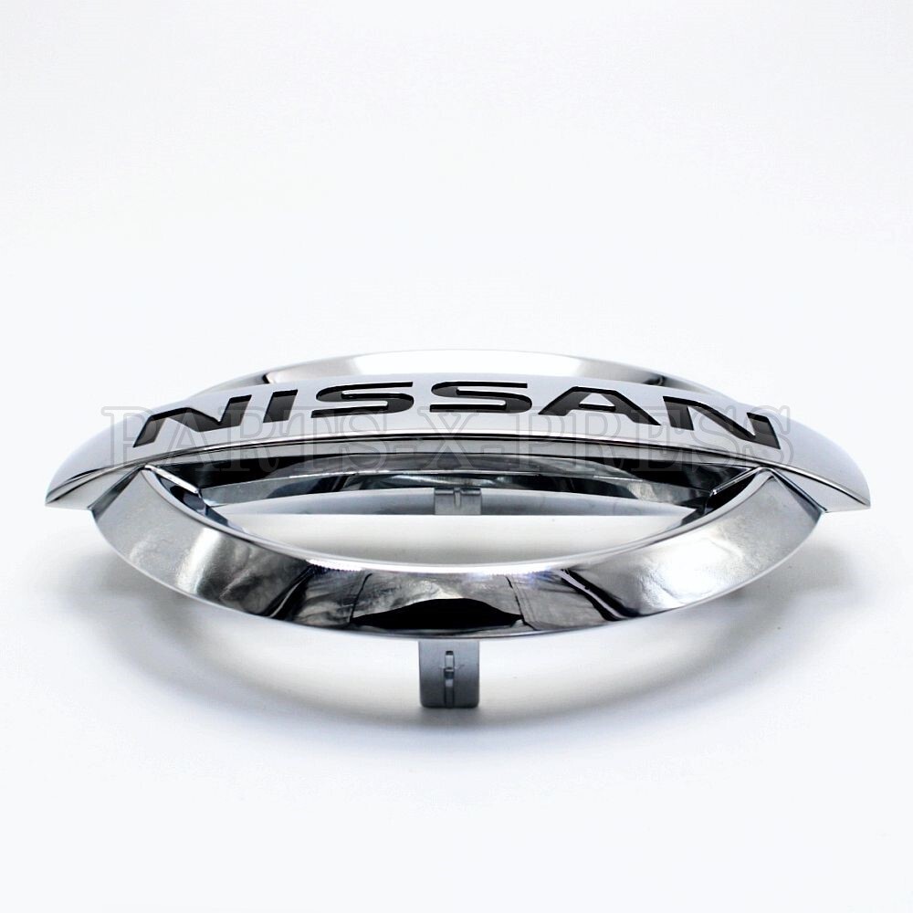 OEM GENUINE NISSAN FRONT UPPER RADIATOR GRILLE CHROME EMBLEM
