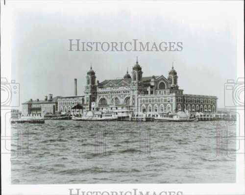 Press Photo Ellis Island debarkation site for immigrants. - hpx24681 - Bild 1 von 2