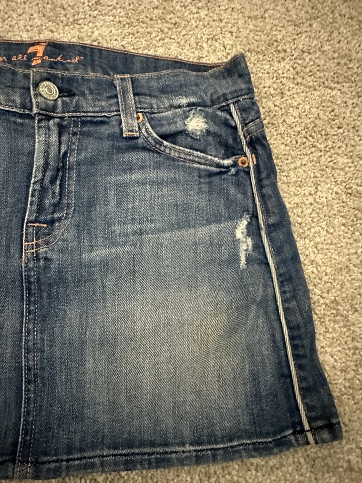 Saia feminina 7 For All Mankind tamanho 28 azul denim lápis elástico destruído Y2K - Imagem 3 de 4
