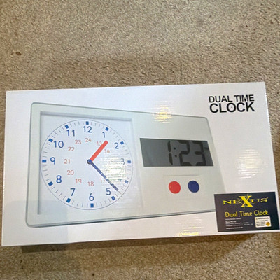 Nexus Dual Time Analog & Digital Wanduhr Weiß Rechteckig MPN 904001