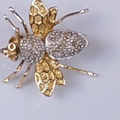 10K Yellow And White Gold  Bee Pin With Approximately 16 Diamonds  2.3 Grams 