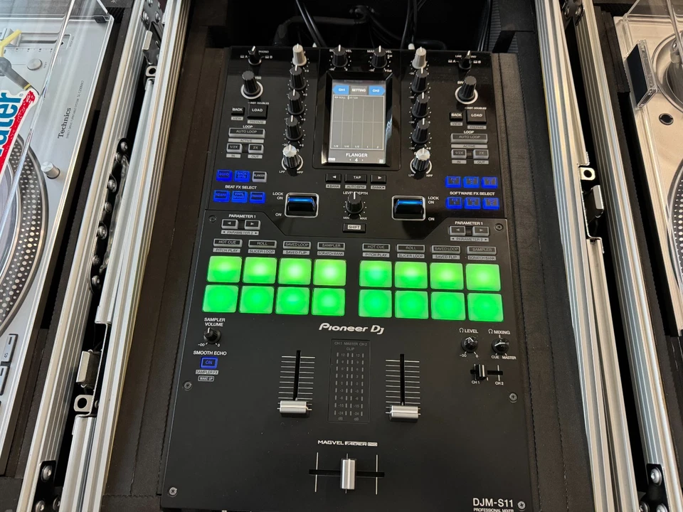 Pioneer DJM-S11 Professional 2-channel DJ mixer - Image 4 of 4