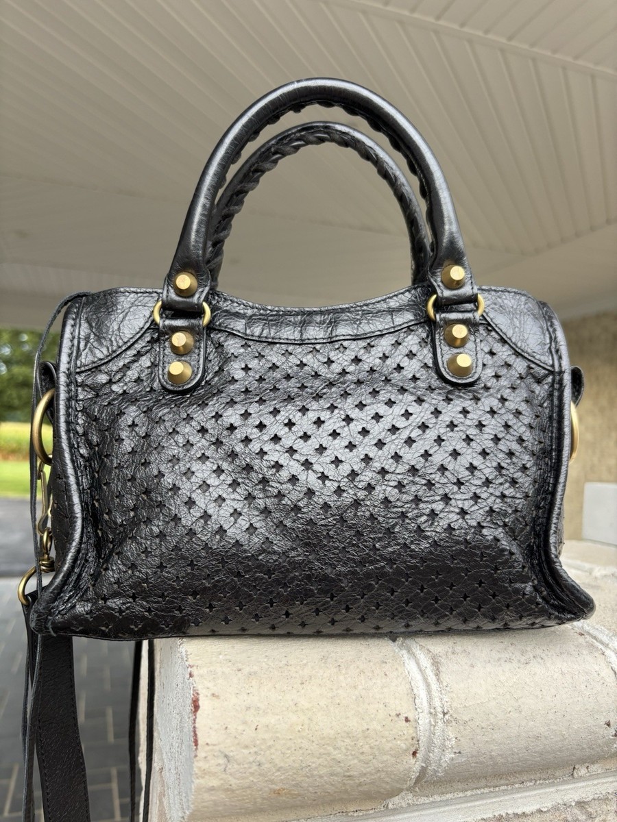 BALENCIAGA mini city ブラックレザーショルダーバッグ Balenciaga Mini City Perforated Black Leather Gold HW Crossbody