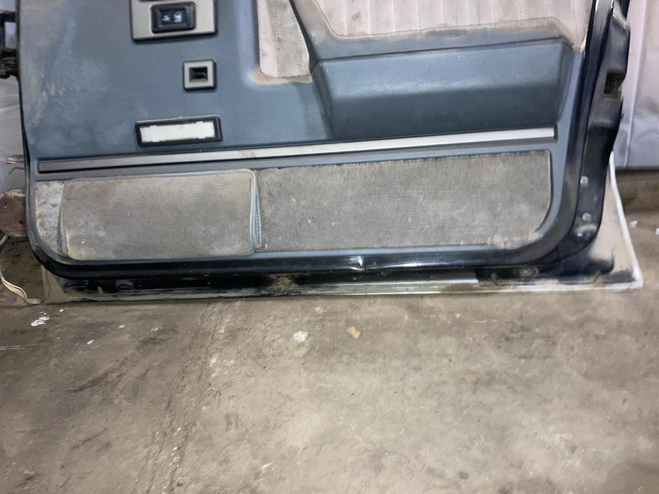 Used Front Right Door Assembly Front fits: 1985 Pontiac 6000 4 Dr electric Front - Imagem 3 de 4