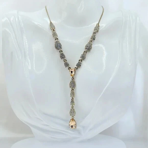 Elegante collar de oro Lariat de Givenchy. Venta al por menor $78 Foto 3 de 4