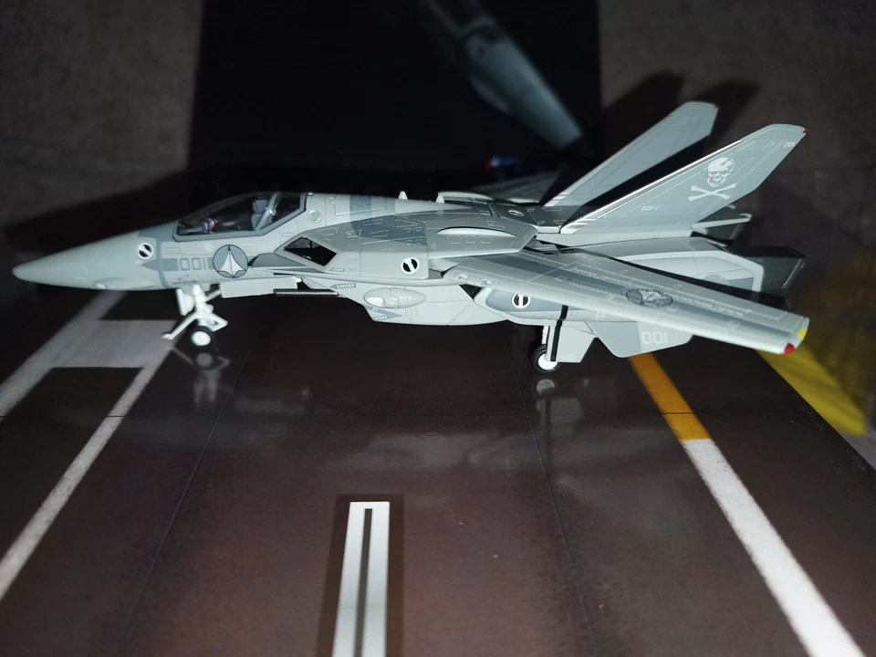 ALAS CALIBRE 1:72 VALQUIRIA BAJA VISIBILIDAD VF 1 S FIGHTER MACROSS Foto 3 de 4