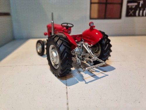 Massey Ferguson MF65 Series Tractor 1957 1965 1:32 Scale Classic Model UH6269 - Picture 5 of 10