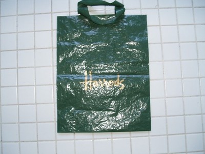 Plastiktüte Harrods klein - schlicht grün mit goldener Schrift