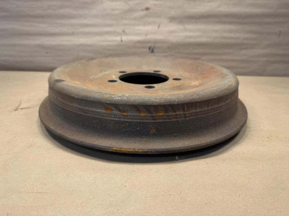 Tambor de freno delantero original Jaguar XK120 C6024 para ruedas de alambre izquierda o derecha OEM Foto 3 de 4