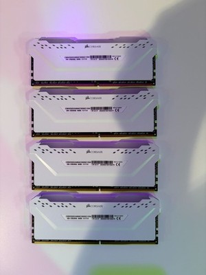 CMW32GX4M4C3000C15W Corsair Vengeance RGB Pro DDR4 32GB (4x8GB) 3000MHz