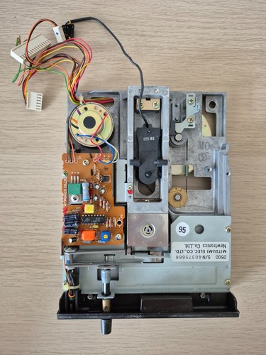 ✅ MITSUMI D500 Diskettenlaufwerk 5,25" ⭐ Commodore C64 / C128 ⭐ TOP Zustand ⚡ - Afbeelding 2 van 5
