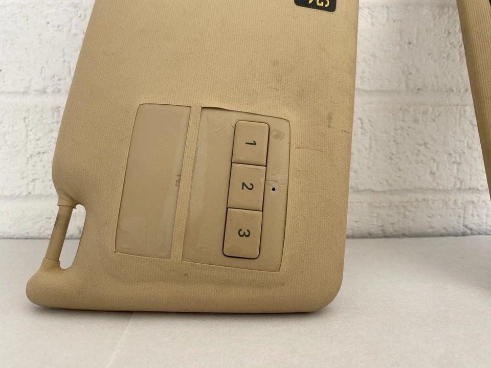 2002-2005 Volkswagen Passat Driver/Passenger Sun Visor Pair *READ DESCRIPTION* - Image 4 of 4