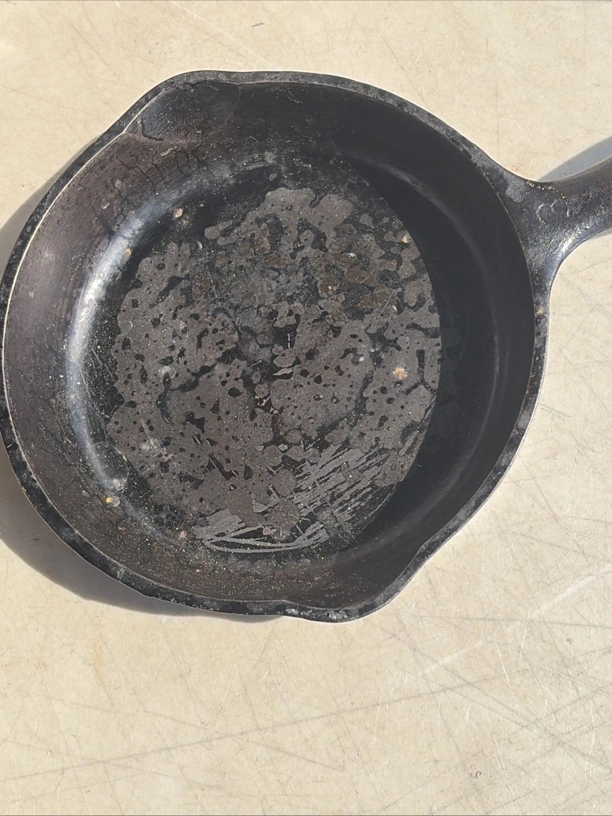 Vintage Wagner, Ware Sydney, 0 6 1/2 inch cast iron skillet, 1053V.
