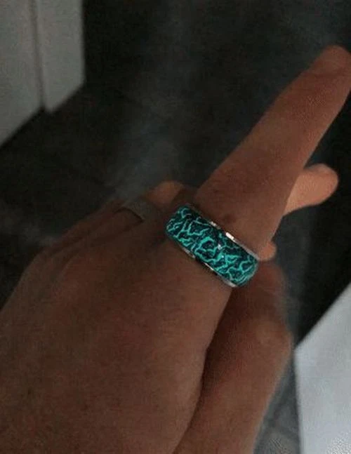 Anillo resplandor luminoso - Bosque mágico anillos oscuros brillantes dedo resina hombres joyería 1 pieza Foto 4 de 4