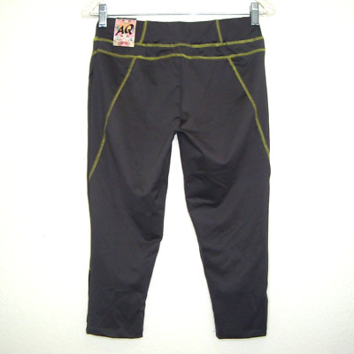 NEW AQ Sport Womens Capri Leggings Size L Yoga Running Activewear AQ-613 $49.99