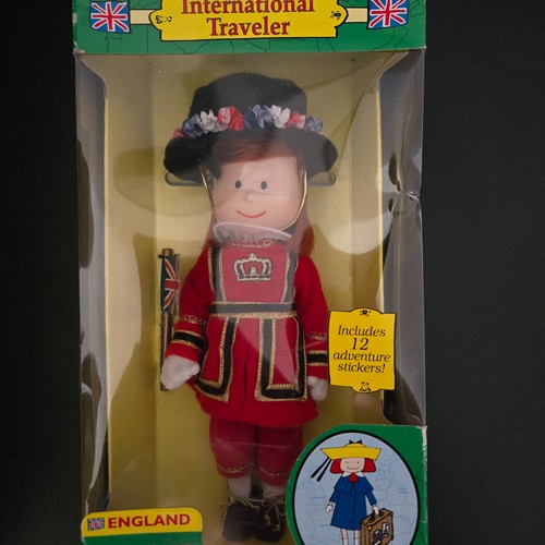 Bambola Madeline International Traveler Inghilterra vintage 2000 nuova con scatola Eden 8" - Foto 10 di 14