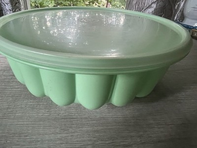 Vintage Tupperware Jelly Mold Green 1201-6 Bakeware Dessert