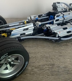 Lego Technic 8458 F1 Silver Champion Formula 1 Race Car Set 100% Complete 2000