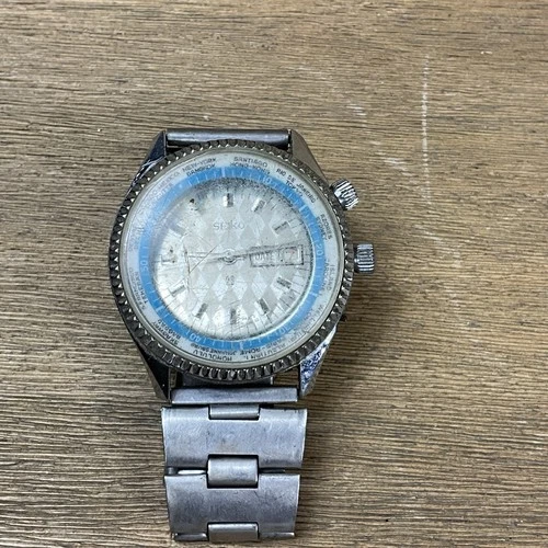 seiko 1969s vintage world time large wrist watch , parts/ project watch. P8