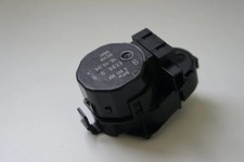 Original BMW E60 E61 E63 E64 Stellantrieb Fondraum mitte 64116942989