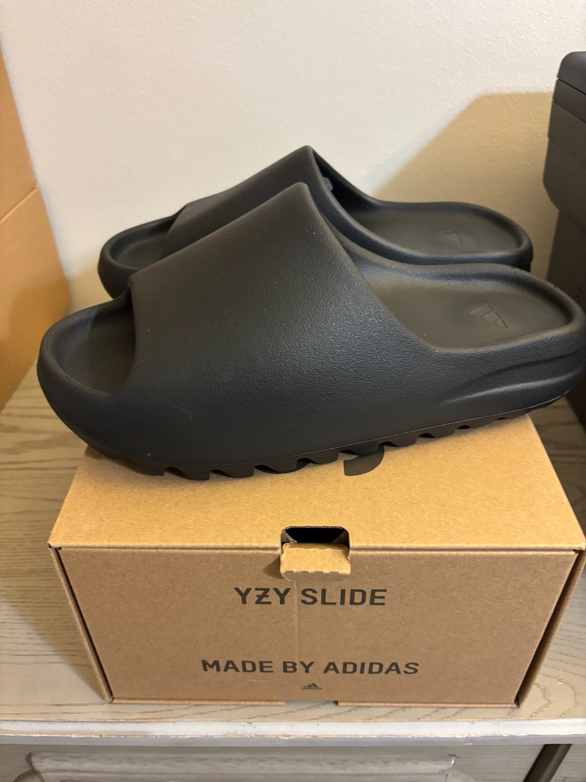 YEEZY SLIDE HQ6448 thumbnail 3