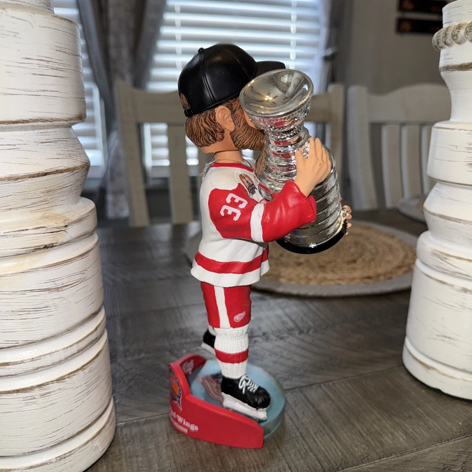 Kris Draper Detroit Red Wings 2002 Stanley Cup Bobblehead - Image 3 of 4