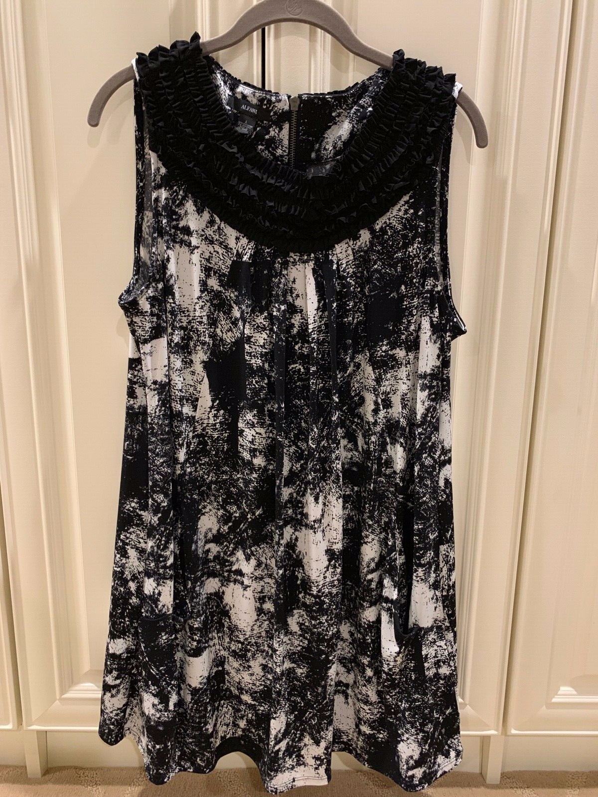 alfani black and white top